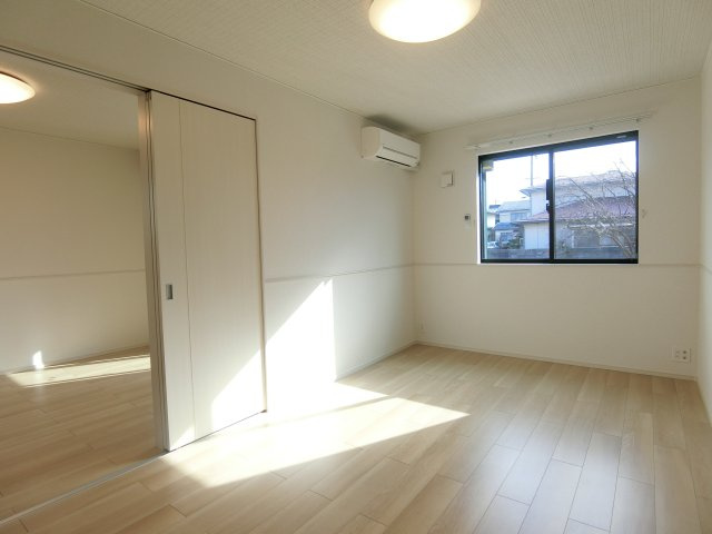 ヒカルサ境港外江町ウエストⅠの洋室