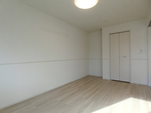 ヒカルサ境港外江町ウエストⅠの洋室