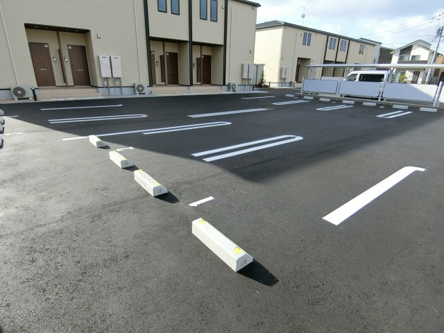 ヒカルサ境港外江町ウエストⅠの駐車場