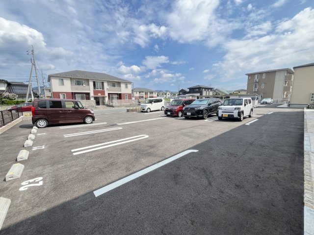 ヒカルサ境港外江町ウエストⅡの駐車場