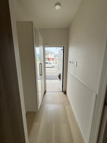 ヒカルサ境港外江町ウエストⅡの玄関