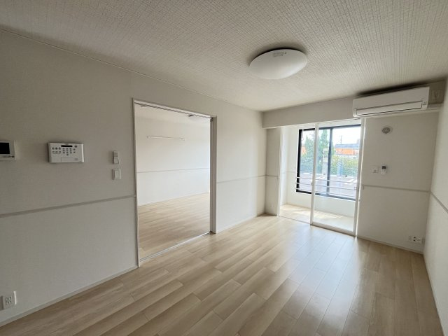 ヒカルサ境港渡町イーストの居間・リビング