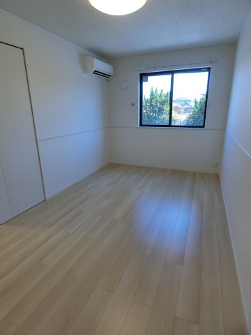 ヒカルサ境港渡町ウエストの洋室