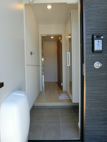 ヒカルサ境港渡町ウエストの玄関