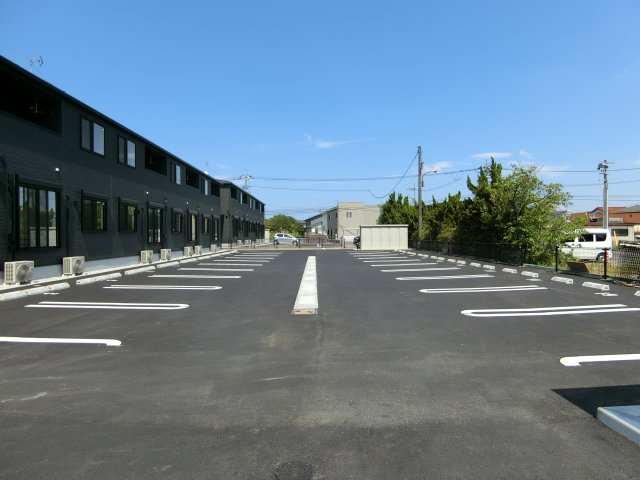 ヒカルサ境港渡町ウエストの駐車場