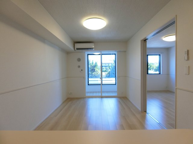 ヒカルサ境港渡町ウエストの居間・リビング