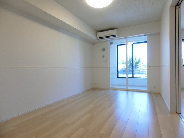 ヒカルサ境港渡町ウエストの居間・リビング