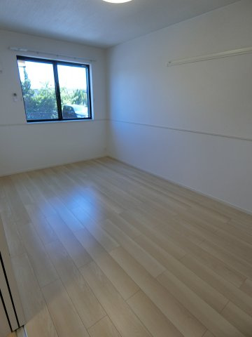 ヒカルサ境港渡町ウエストの洋室