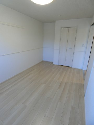 ヒカルサ境港渡町ウエストの洋室