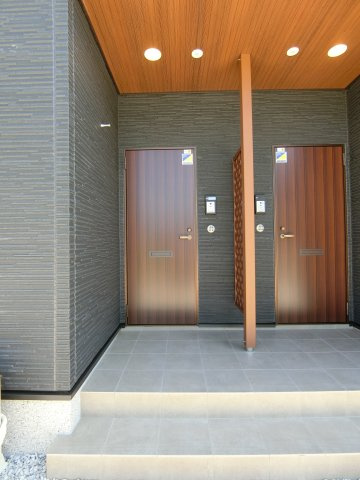 ヒカルサ境港渡町ウエストの玄関