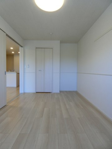 ヒカルサ境港渡町ウエストの洋室