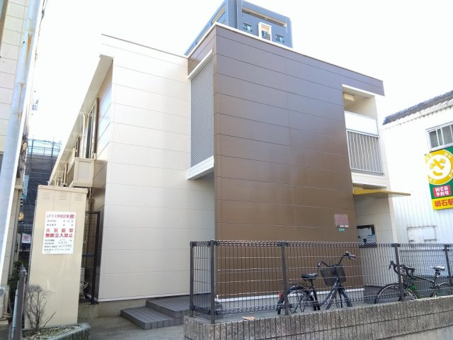 明石市桜町のアパートの外観