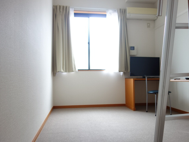 明石市東藤江１丁目のアパートの子供部屋