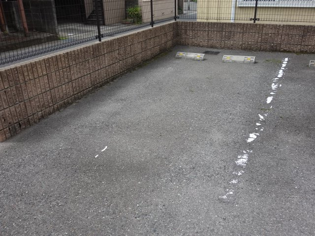 明石市東藤江１丁目のアパートの駐車場
