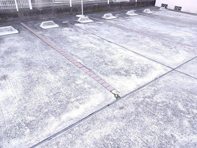 フラッツ・アイの駐車場