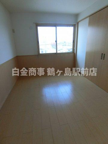 グランディール坂戸泉の洋室