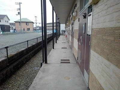 レオパレス中浜の玄関