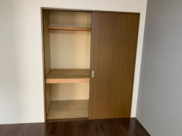 アムールエバーハイツの収納|リビング横の洋室収納