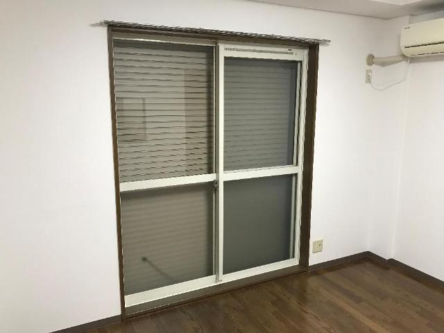 アムールエバーハイツの内装|シャッター付きで防音・防犯性アップ