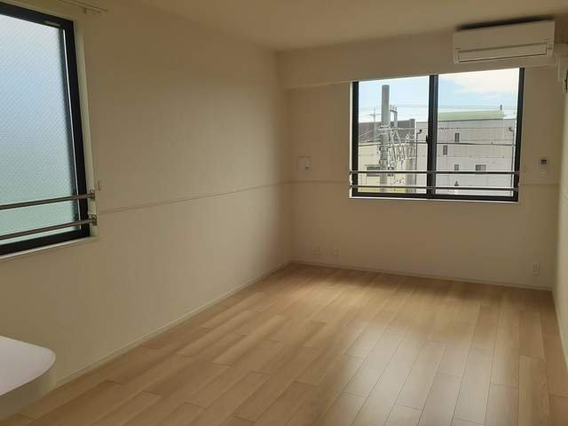 瑠璃玻璃ハウスの居間・リビング