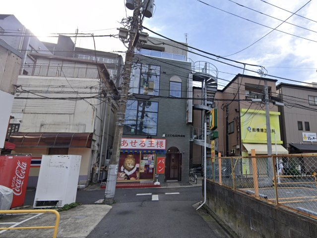 LEO伍拾四番館の外観