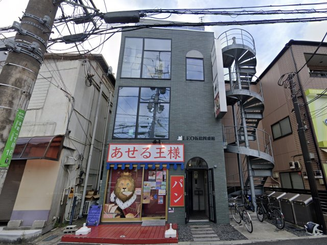 LEO伍拾四番館の外観