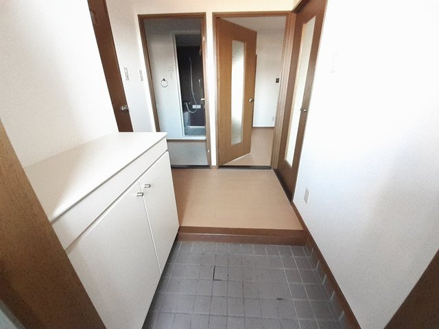 三快マンションの玄関