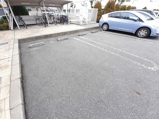 エスポワール中地の駐車場