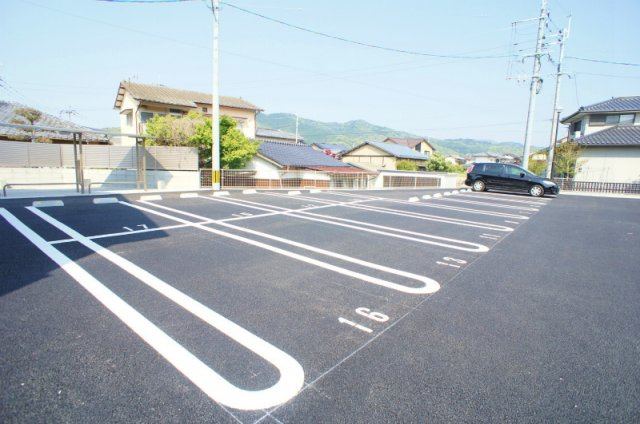 グランエスアール【キャッシュバック対象物件】の駐車場