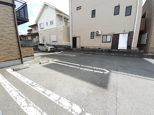 グッチ・アラモードの駐車場