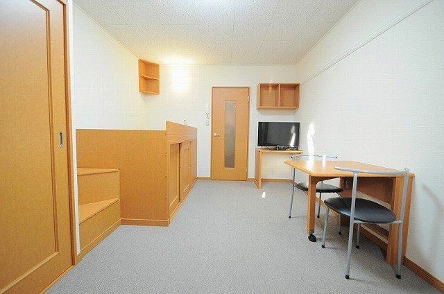 レオパレスドミール細江Ｎ壱番館の寝室|１Fはフローリング仕様・２Ｆはカーペット仕様になります。