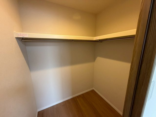新瀬戸北山パーク・ホームズの収納|ウォークインクローゼットがあるのでお部屋もスッキリ片づけられますよ♪