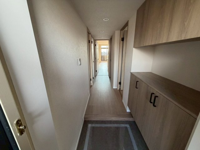 新瀬戸北山パーク・ホームズの玄関|明るくて清潔感のある玄関♪収納もたっぷりありますよ！