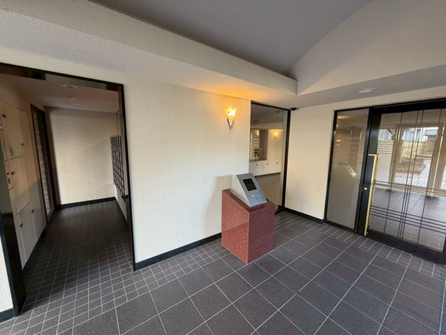 新瀬戸北山パーク・ホームズのロビー|オートロック付きで防犯面も安心です！