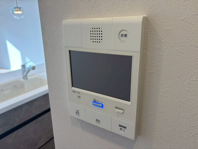 新瀬戸北山パーク・ホームズの設備|モニター付きインターホンは、来客の際に来訪者のお顔を確認できるので安心です！