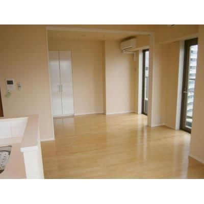 【居間・リビング】 | パークキューブ愛宕山タワー