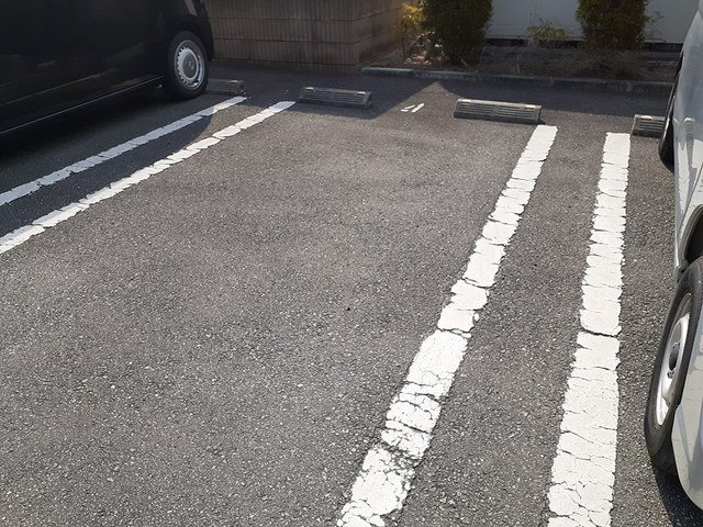 ワイズ　コンブリオⅤの駐車場