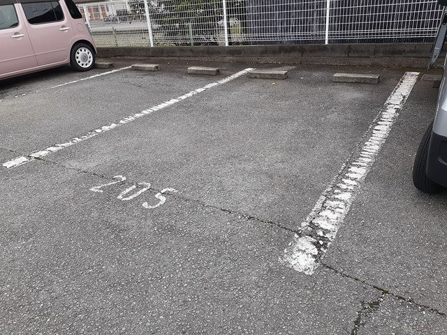 グリーンハイツ三木の駐車場