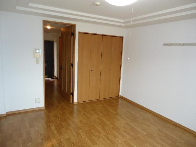 プリムローズの内装|９．３帖の洋室