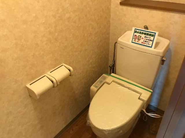 プリムローズのトイレ|冬も快適温水便座　棚もあります