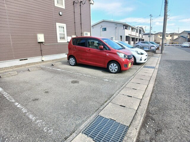 ル・クプル　プラースⅡの駐車場