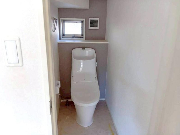 香美市土佐山田町　中古戸建てのトイレ|１階・2階にトイレがあるので朝の忙しい時間帯も焦ることなく準備が出来ます♪