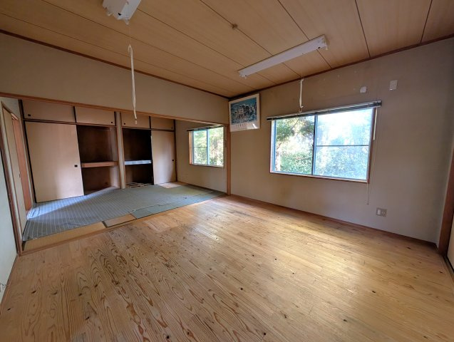 津山市大田　店舗事務所の洋室