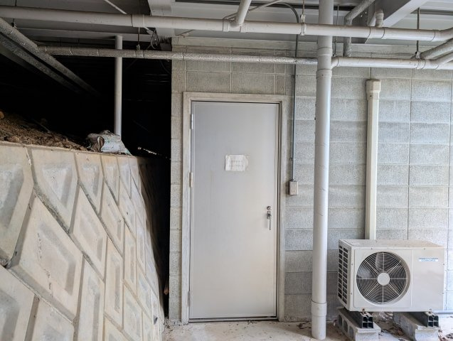 津山市大田　店舗事務所のその他|地下への外扉