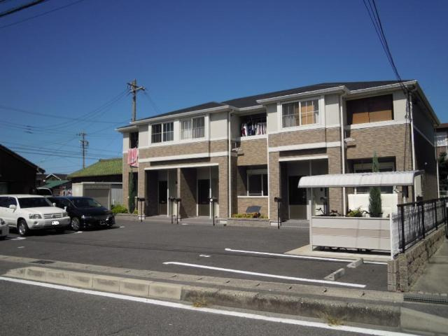 スパッティオ　コモド（Ｓｐａｚｉｏ　Ｃｏｍｏｄｏ）の駐車場|外観写真（昼）