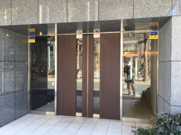 スパシエ八王子クレストタワーのエントランス