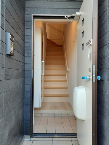 フォンハウス　志家の玄関