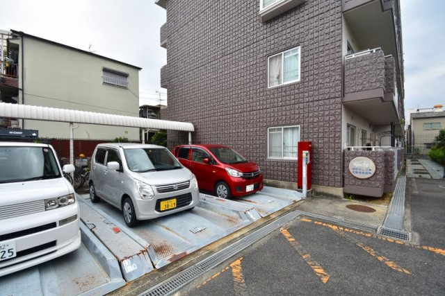 シュロス若江の駐車場
