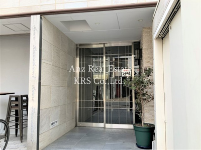 【エントランス】 | アモーレ本町ウエスト | オシャレなエントランス部分です！