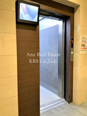 【その他共用部分】 | アモーレ本町ウエスト | エレベーターは防犯カメラが付いているので、安心です♪